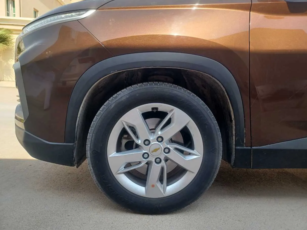 Car image 9