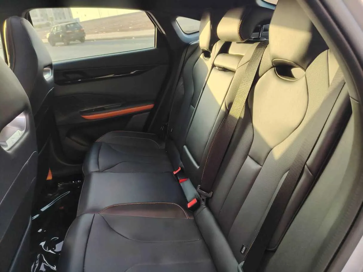Car image 18