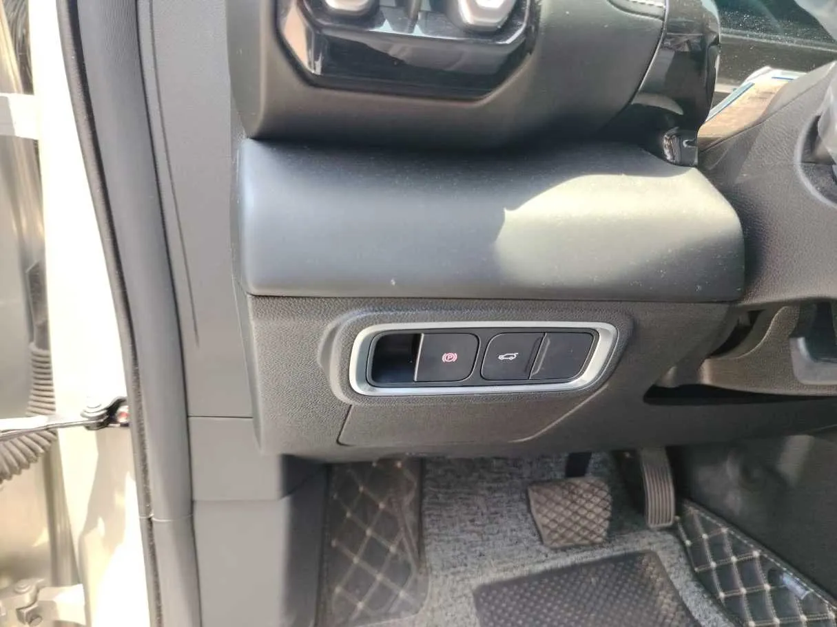 Car image 34