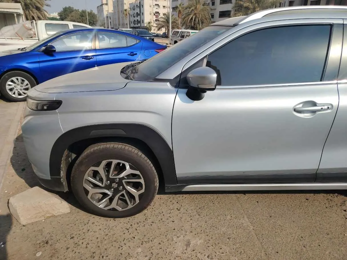 Car image 9