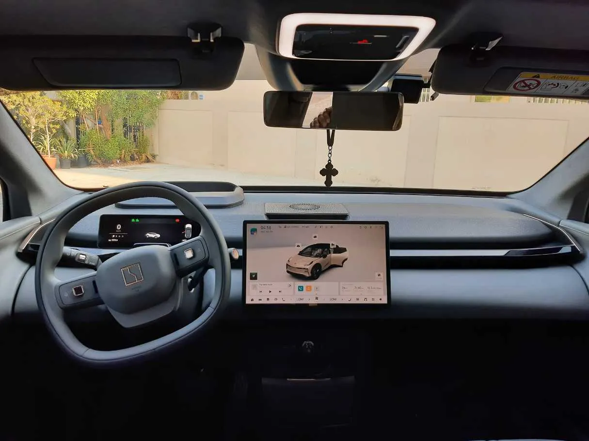 Car image 15