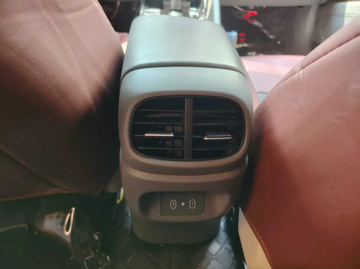 Car image 34