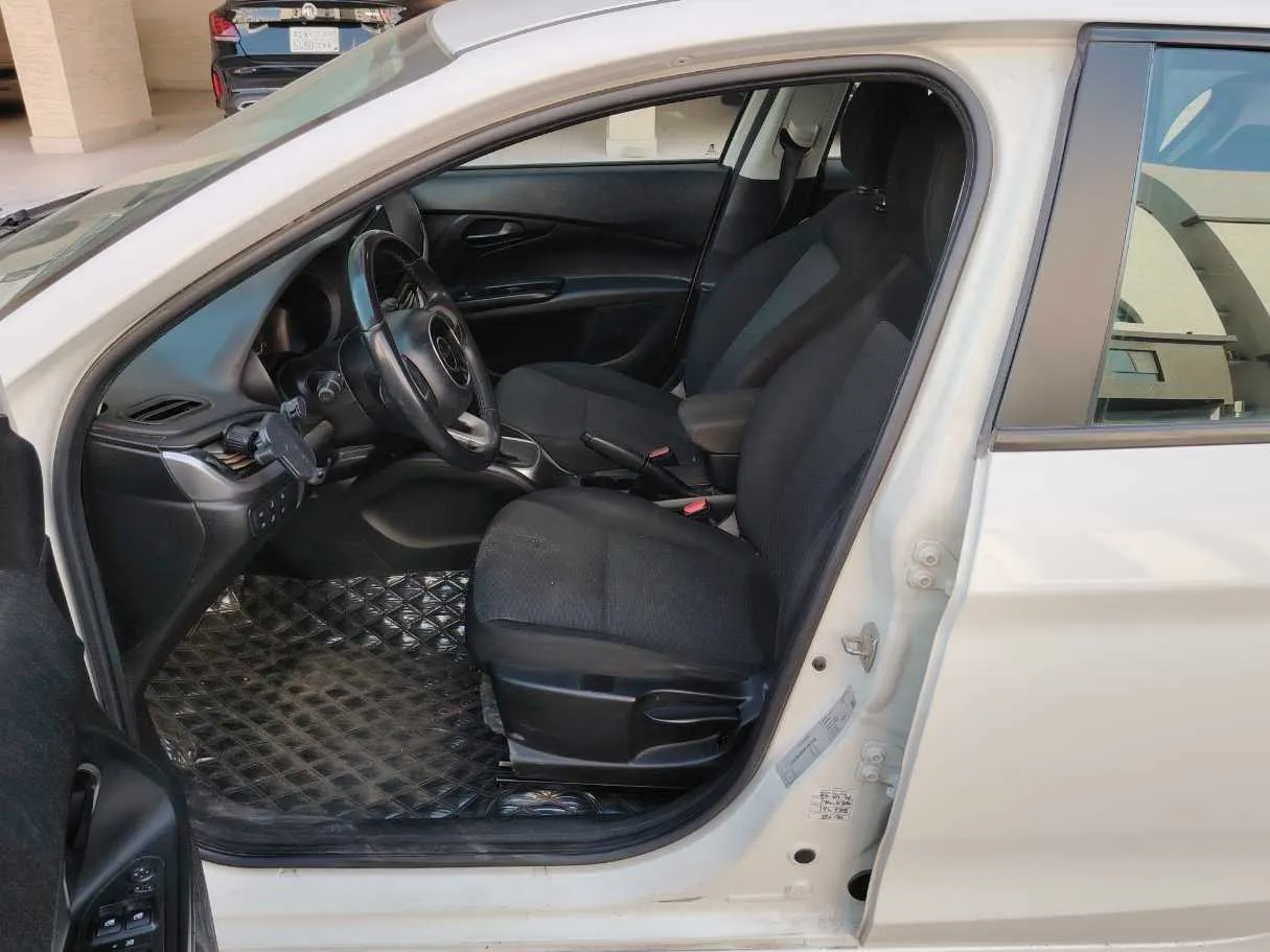 Car image 13