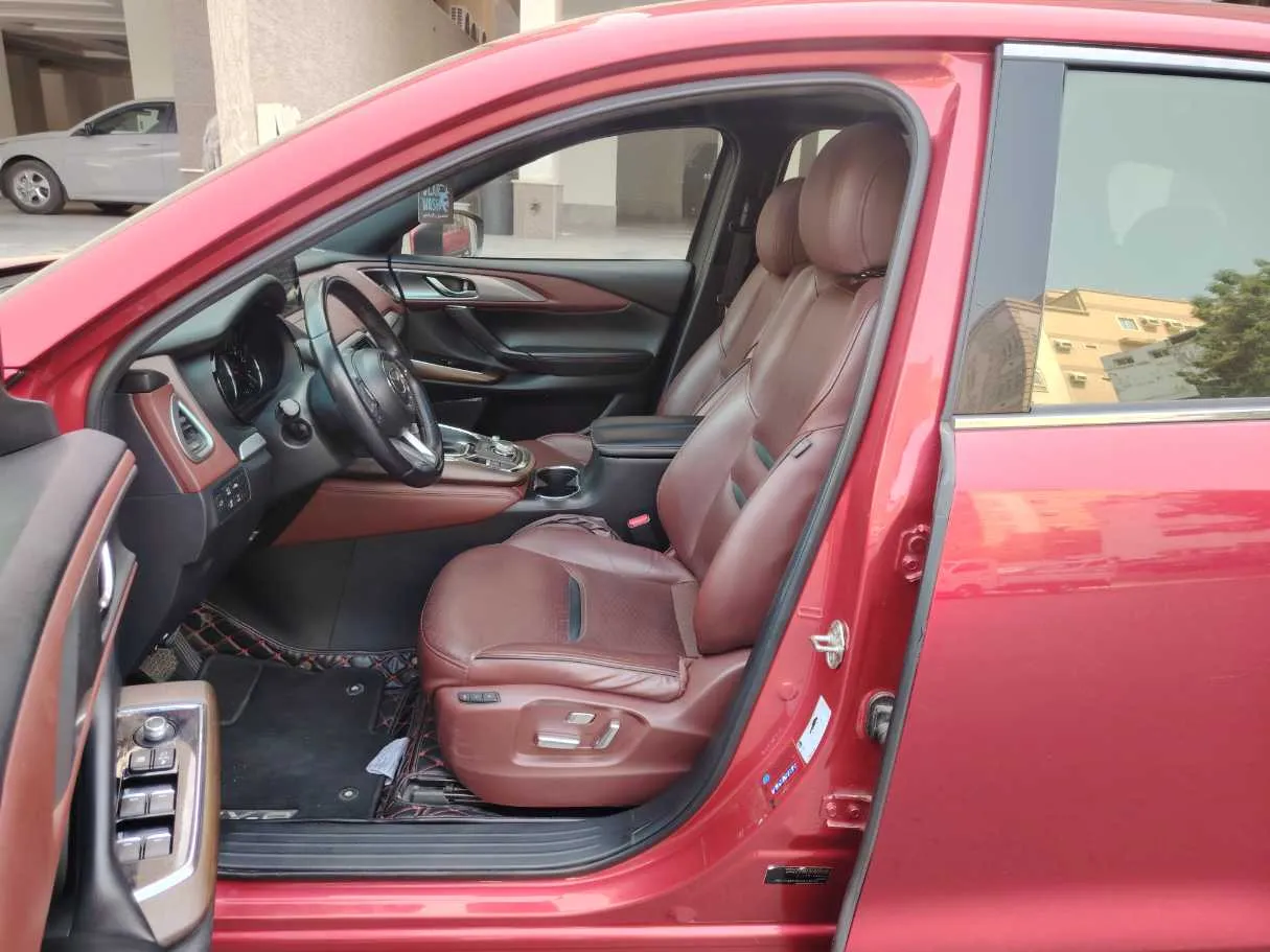 Car image 12