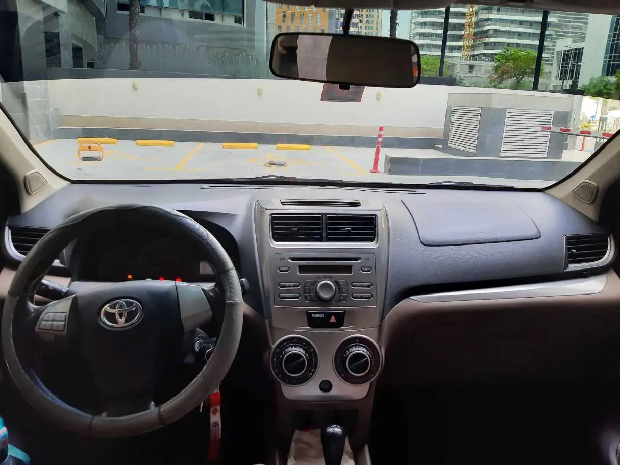 Car image 14