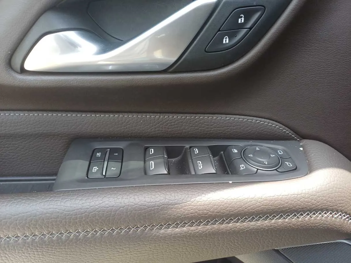 Car image 26