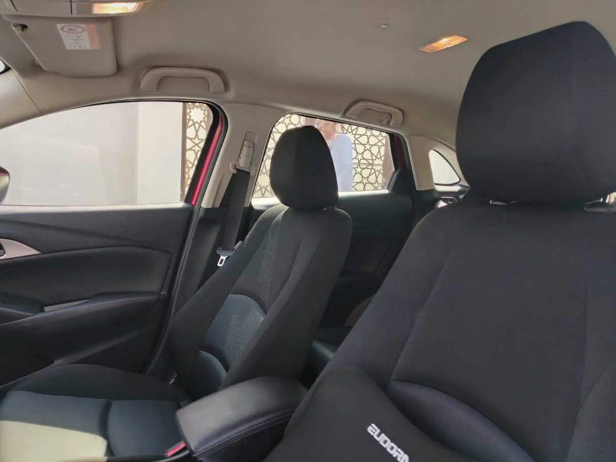 Car image 14