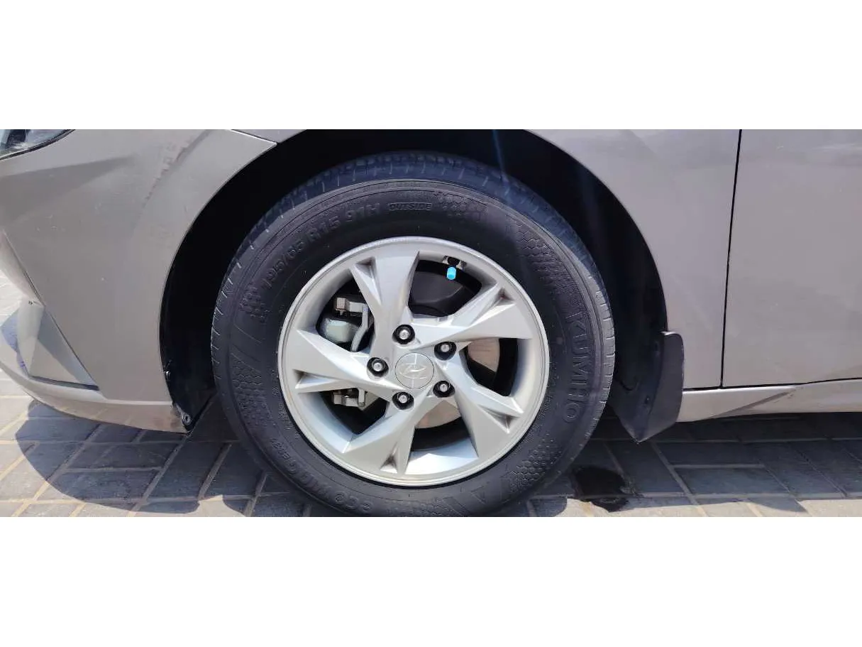 Car image 11