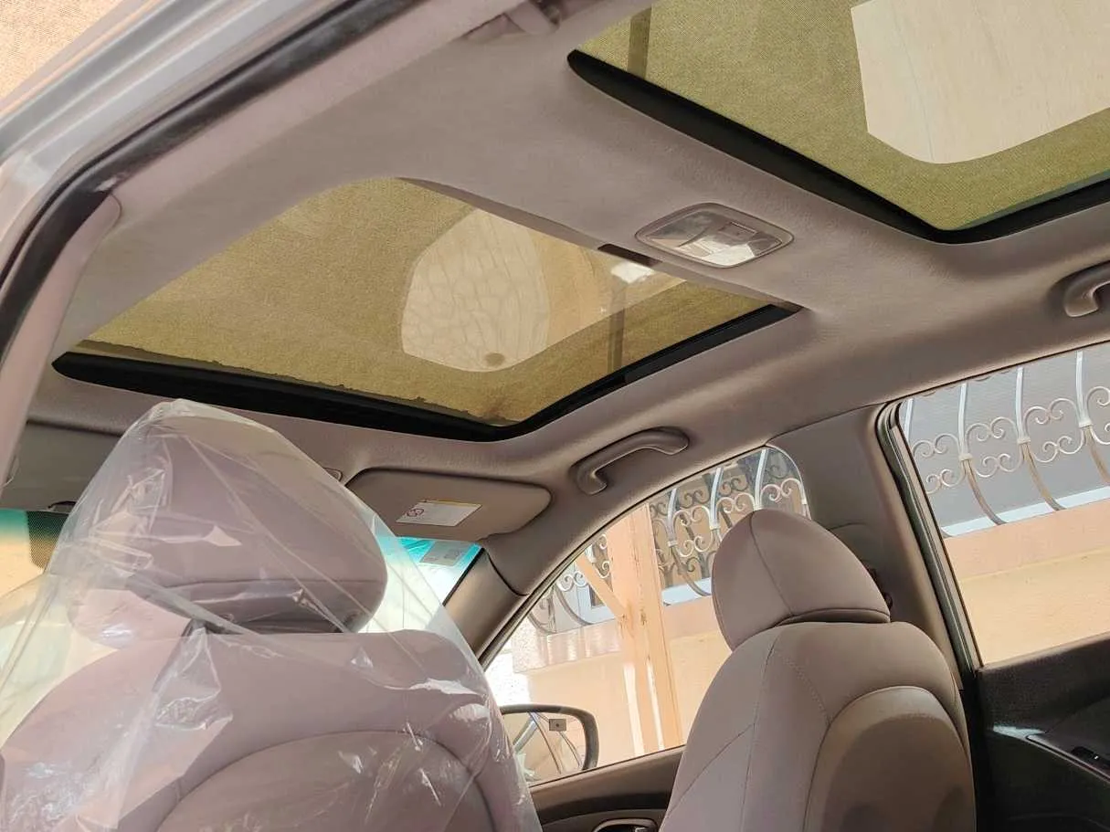 Car image 16