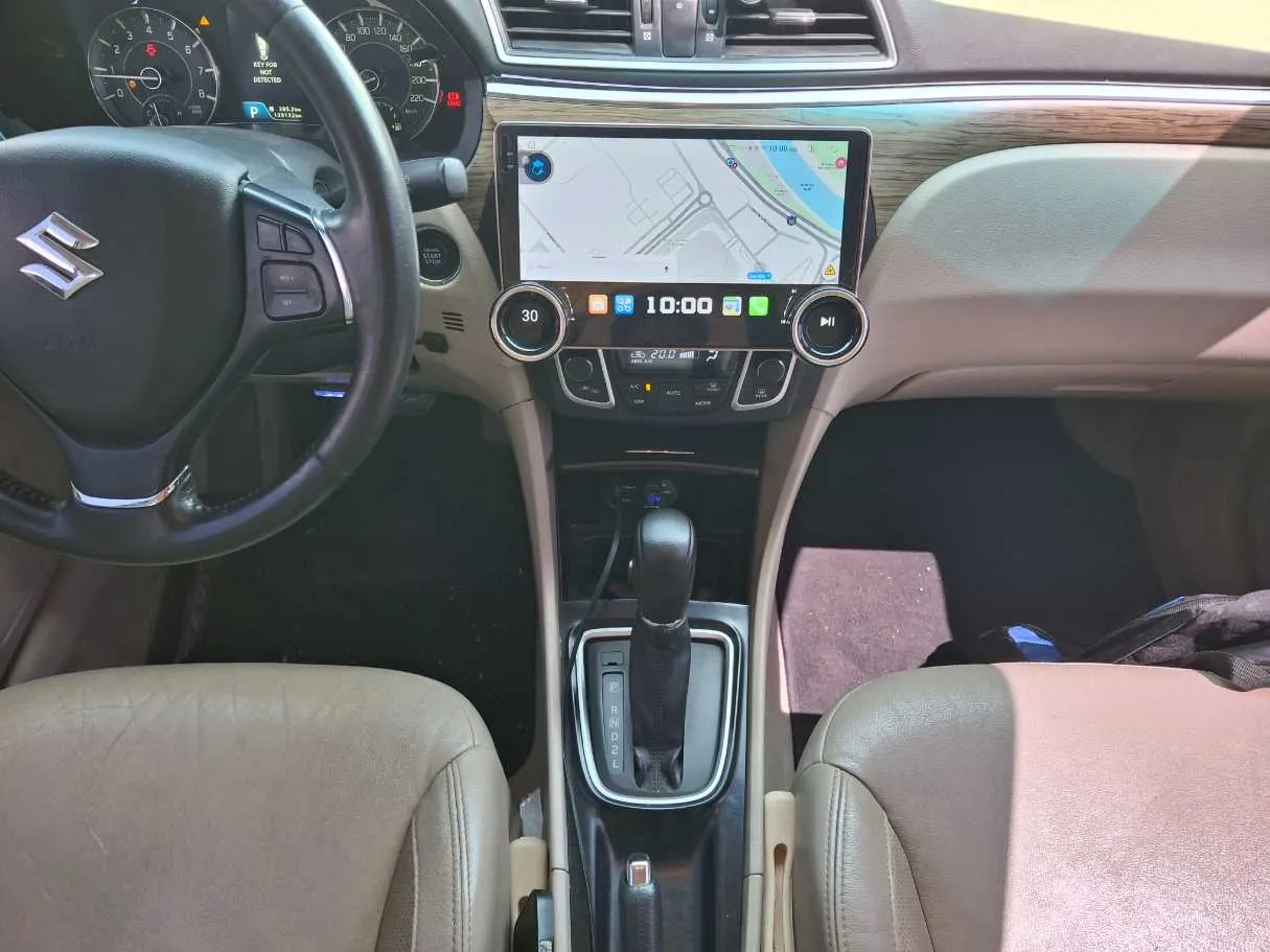 Car image 14
