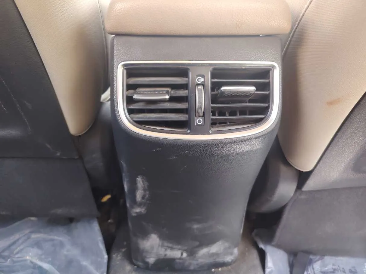 Car image 25