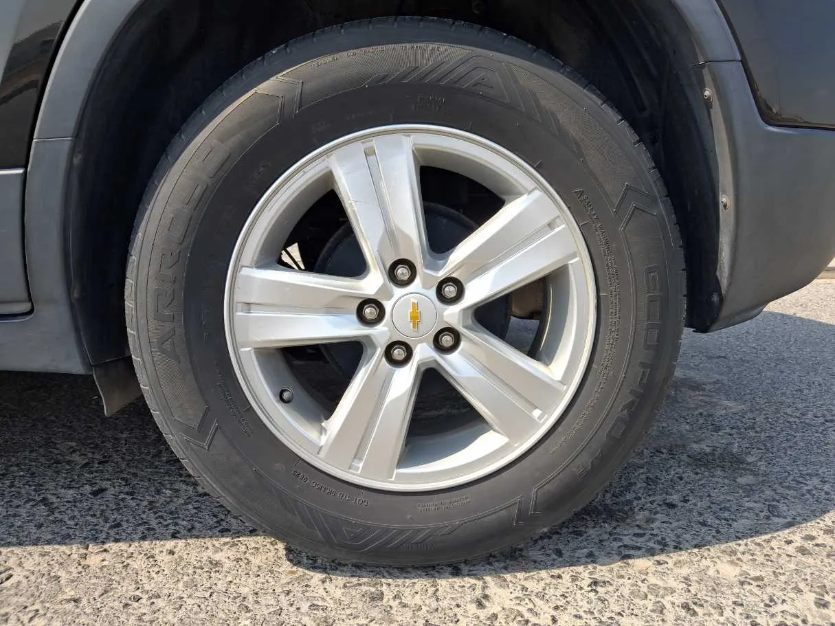 Car image 9