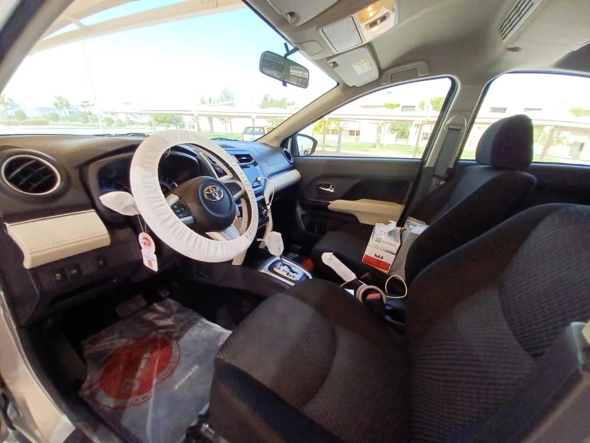 Car image 11