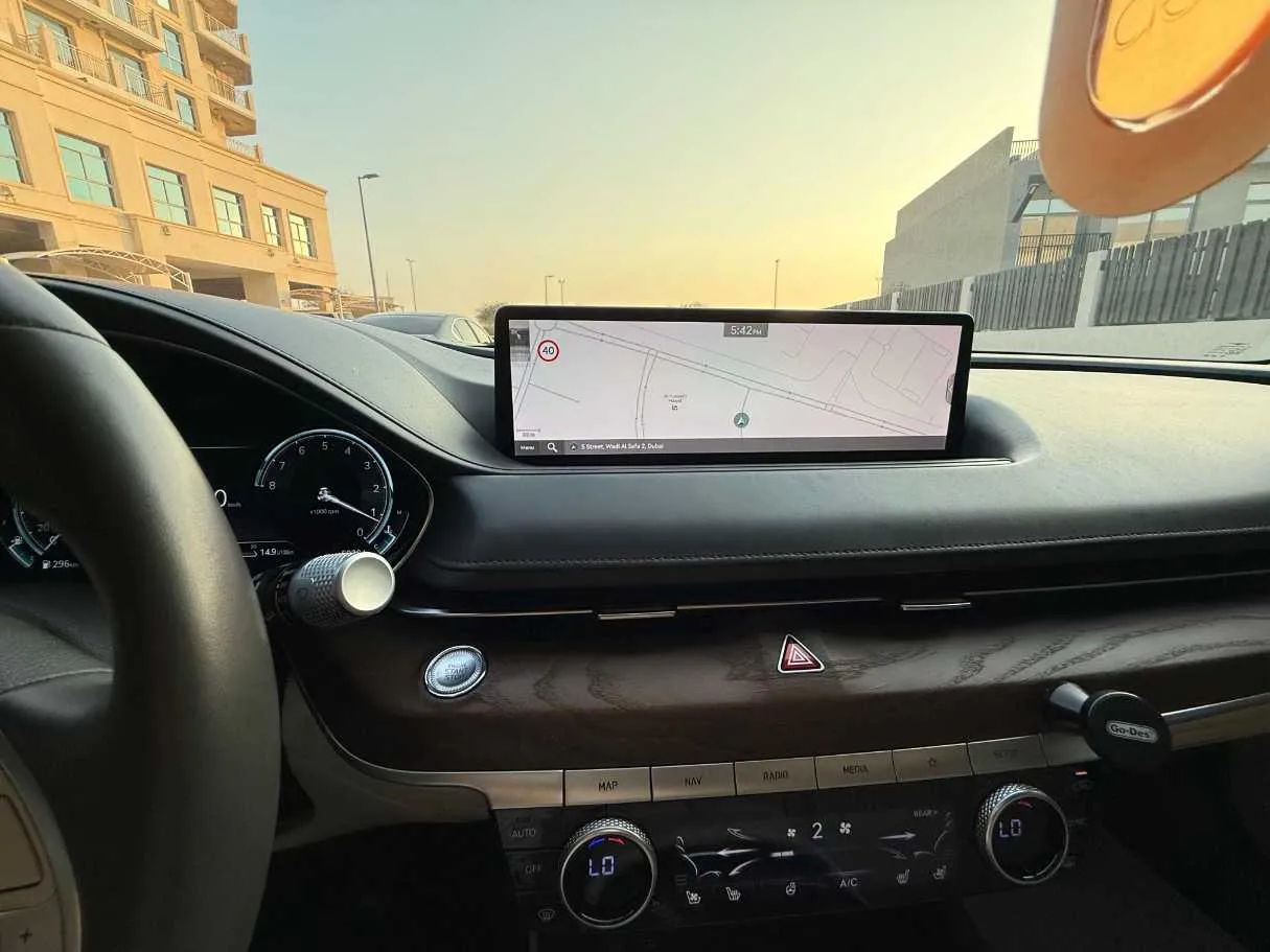 Car image 15