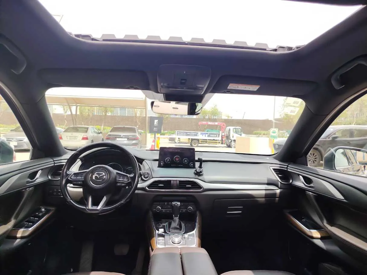 Car image 18