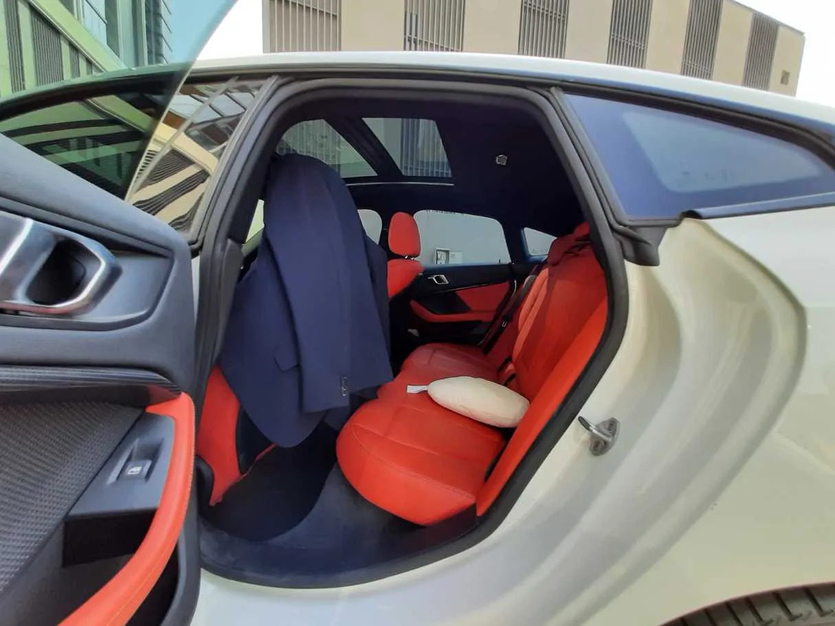 Car image 13