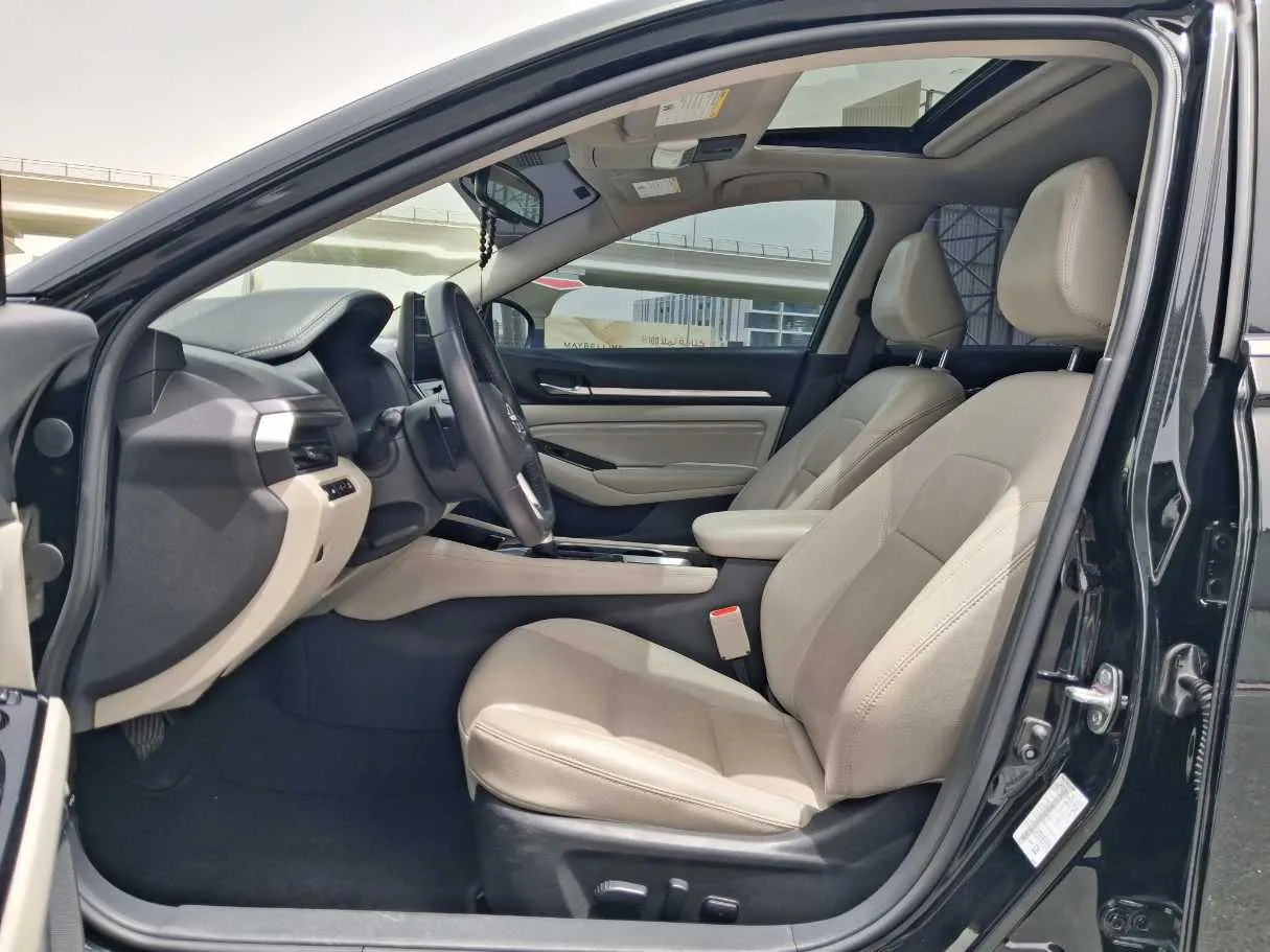 Car image 13