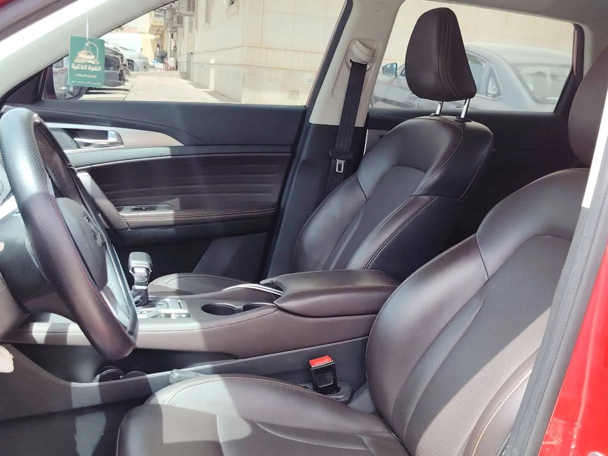 Car image 13