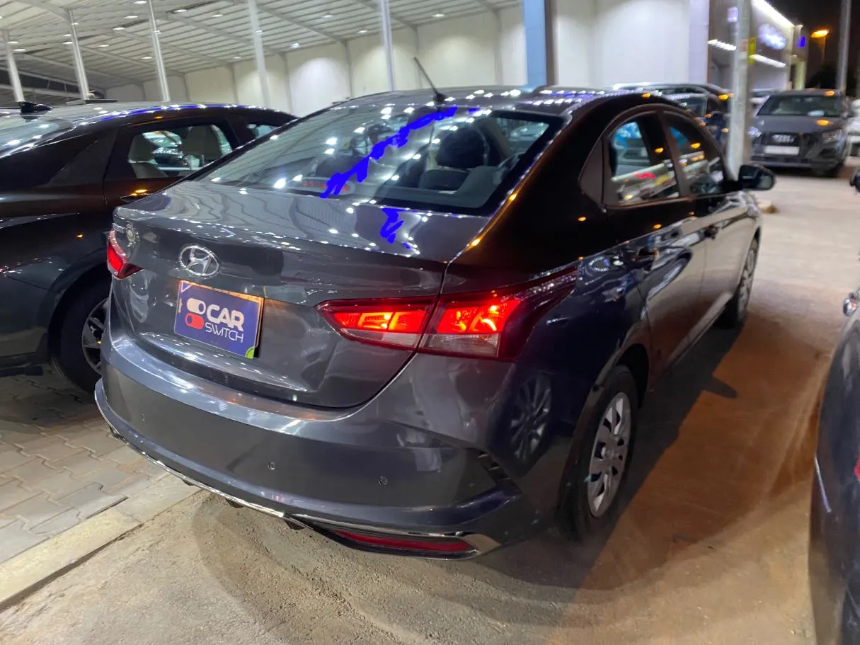 Car image 4