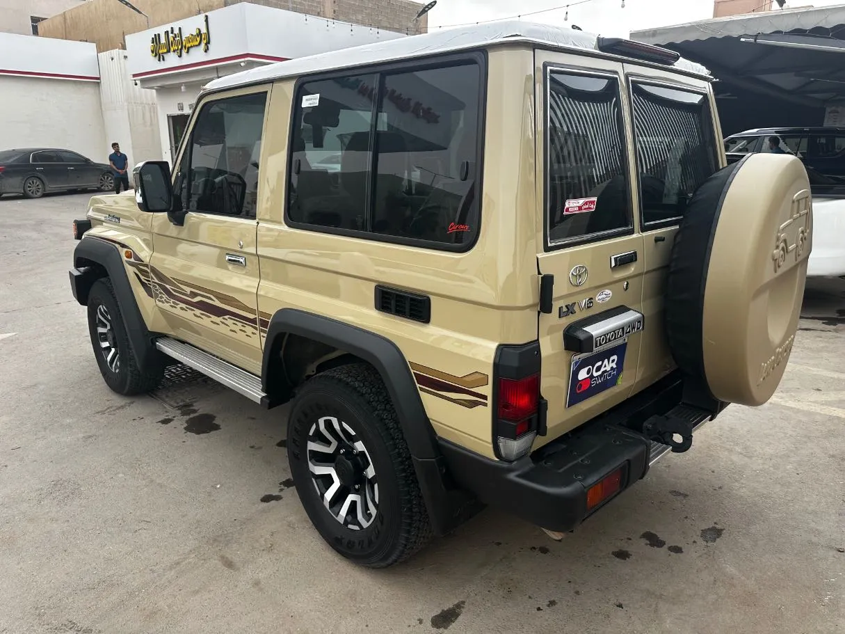 Car image 7