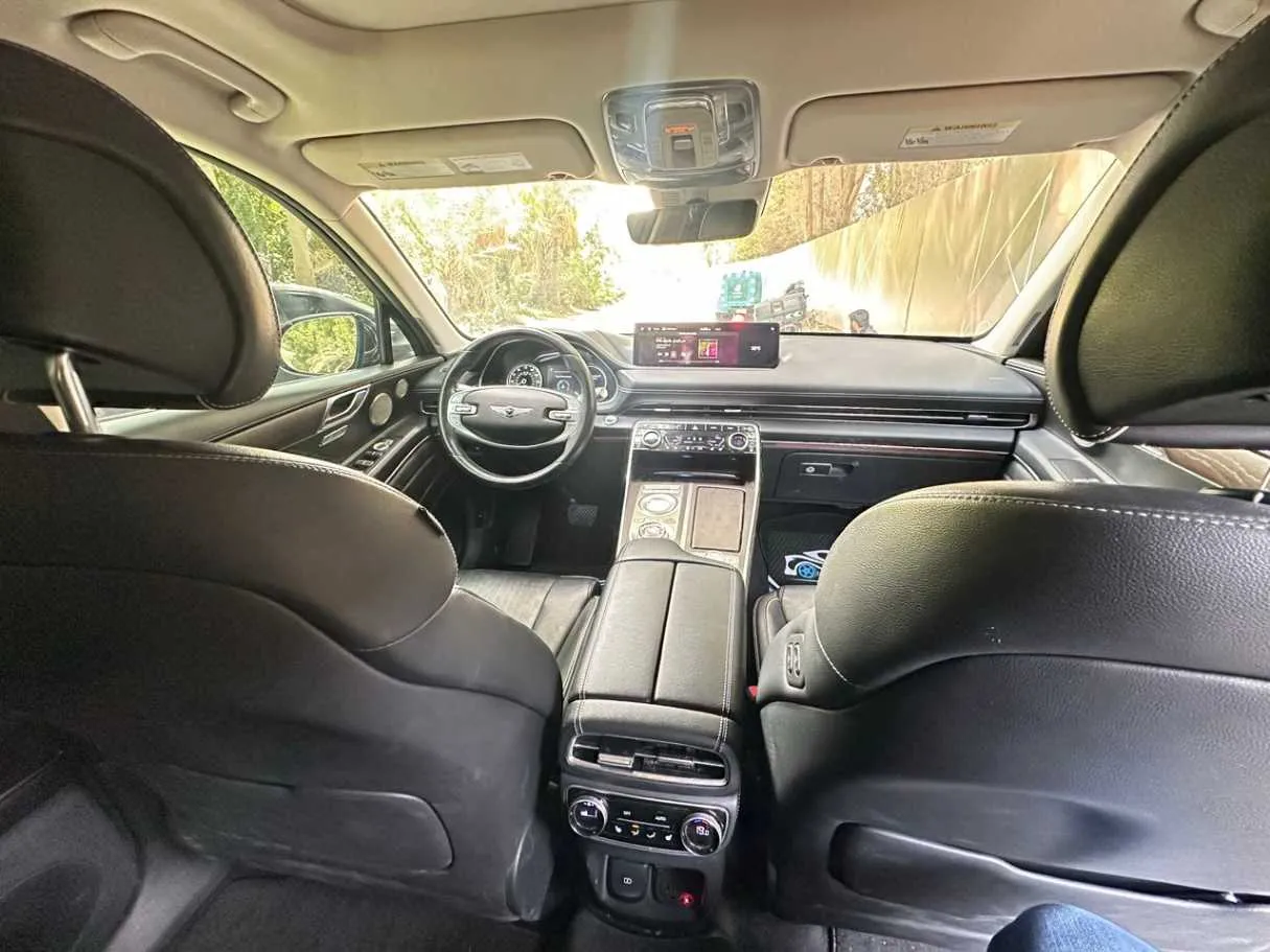Car image 10