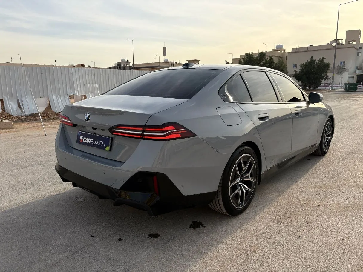 Car image 5