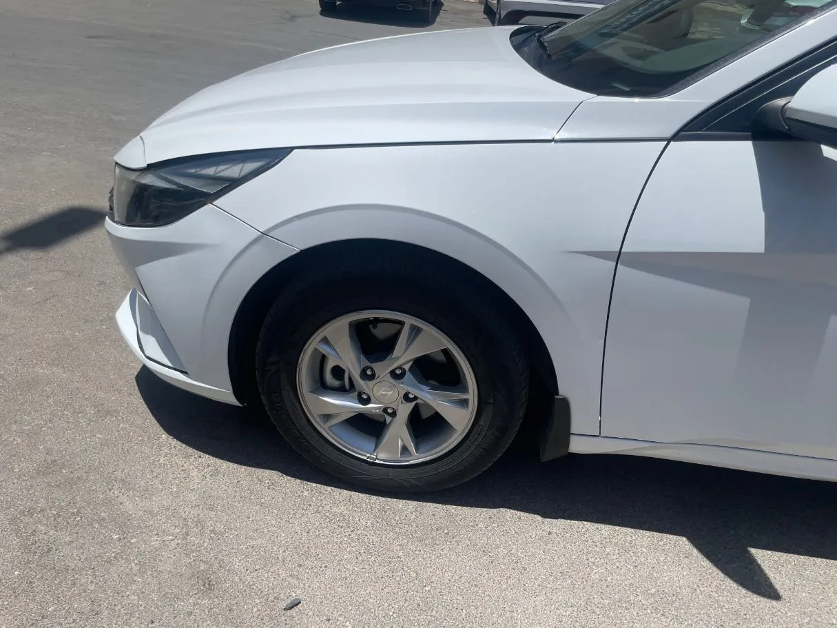 Car image 9