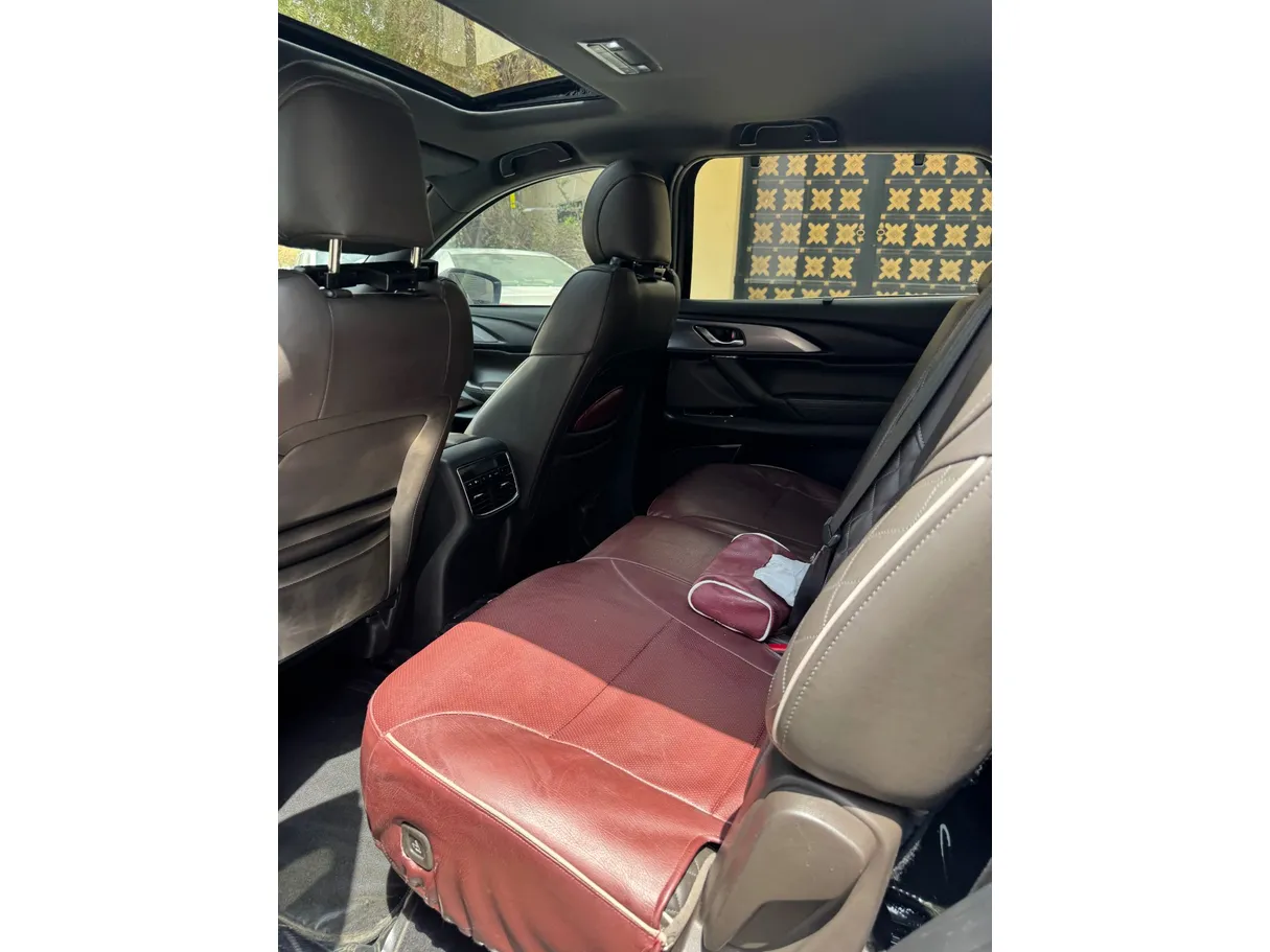 Car image 12
