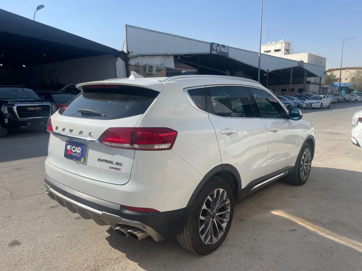 Car image 5