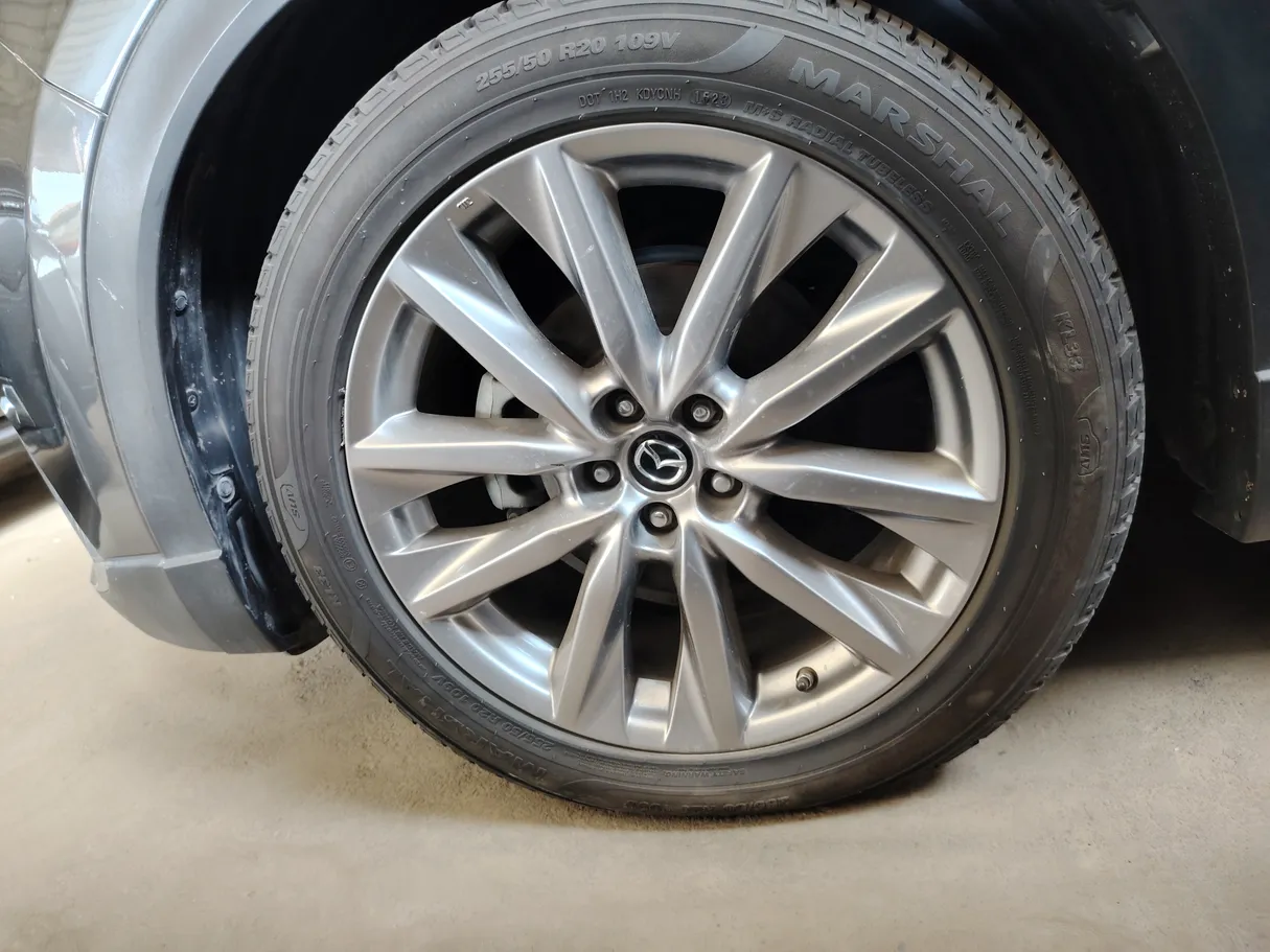 Car image 9