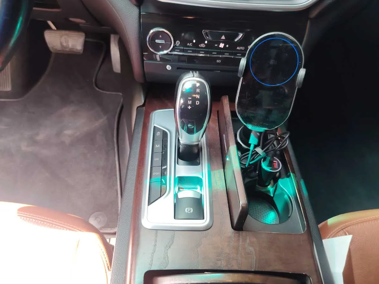 Car image 18