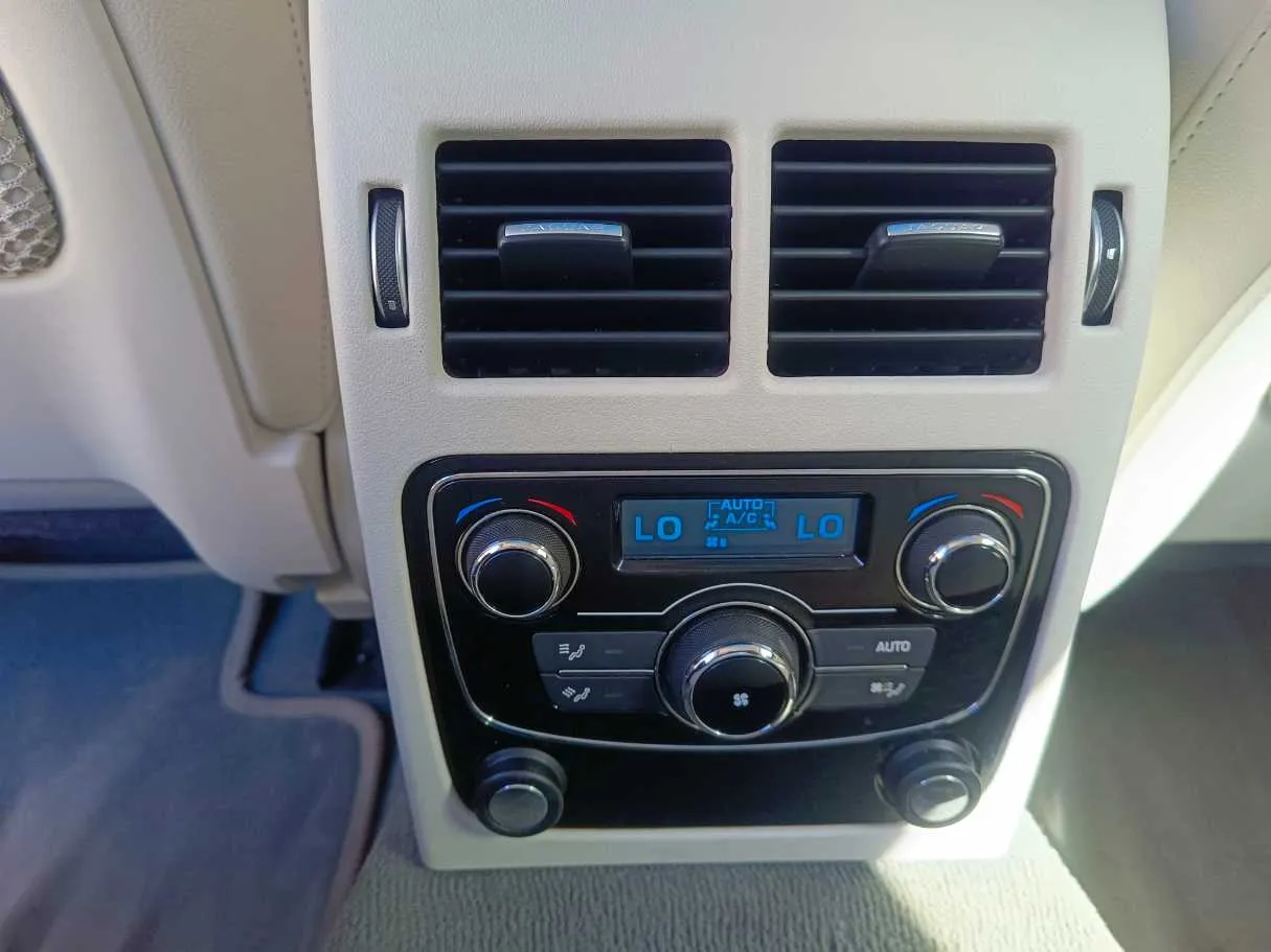 Car image 33