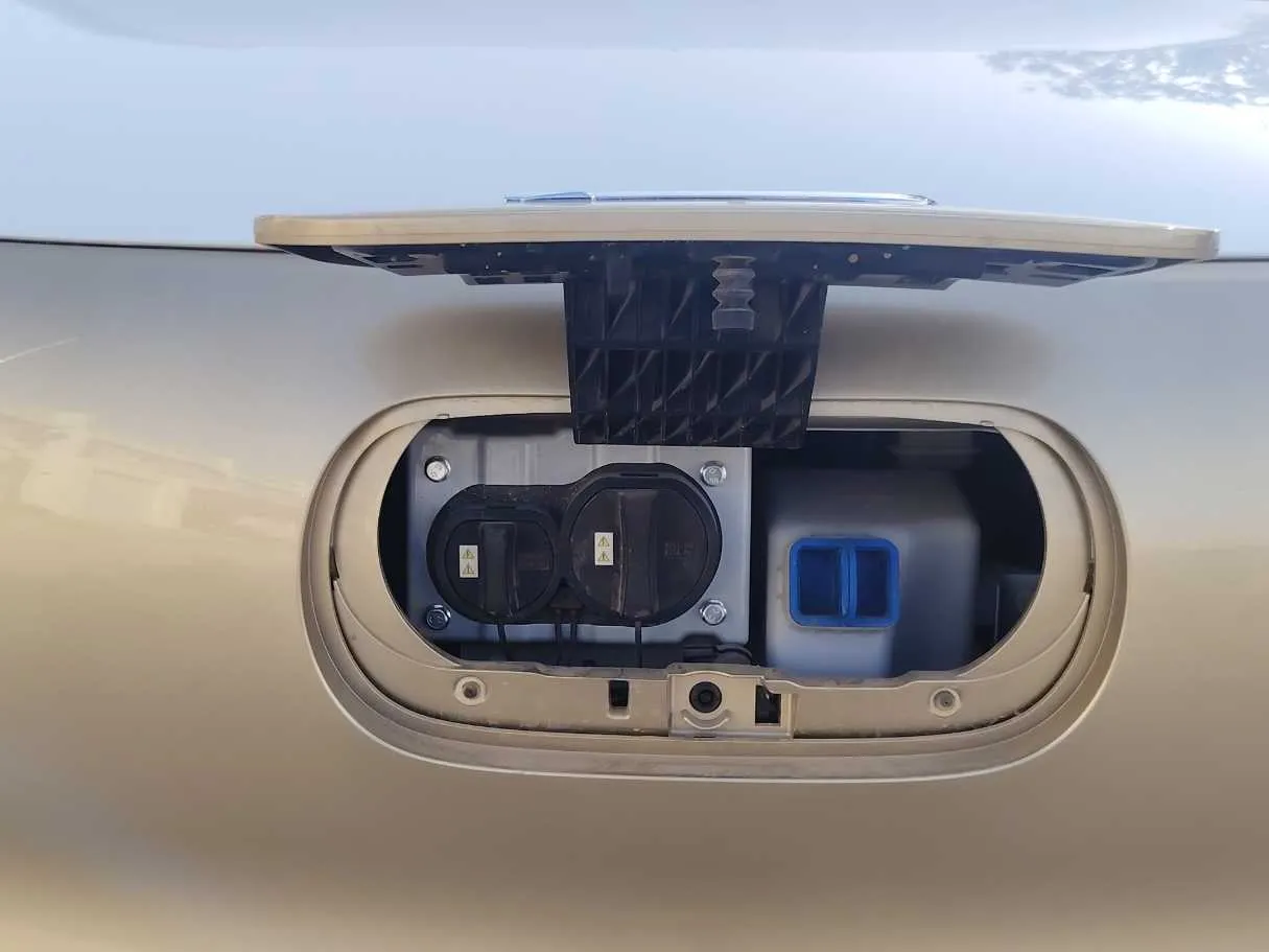 Car image 26