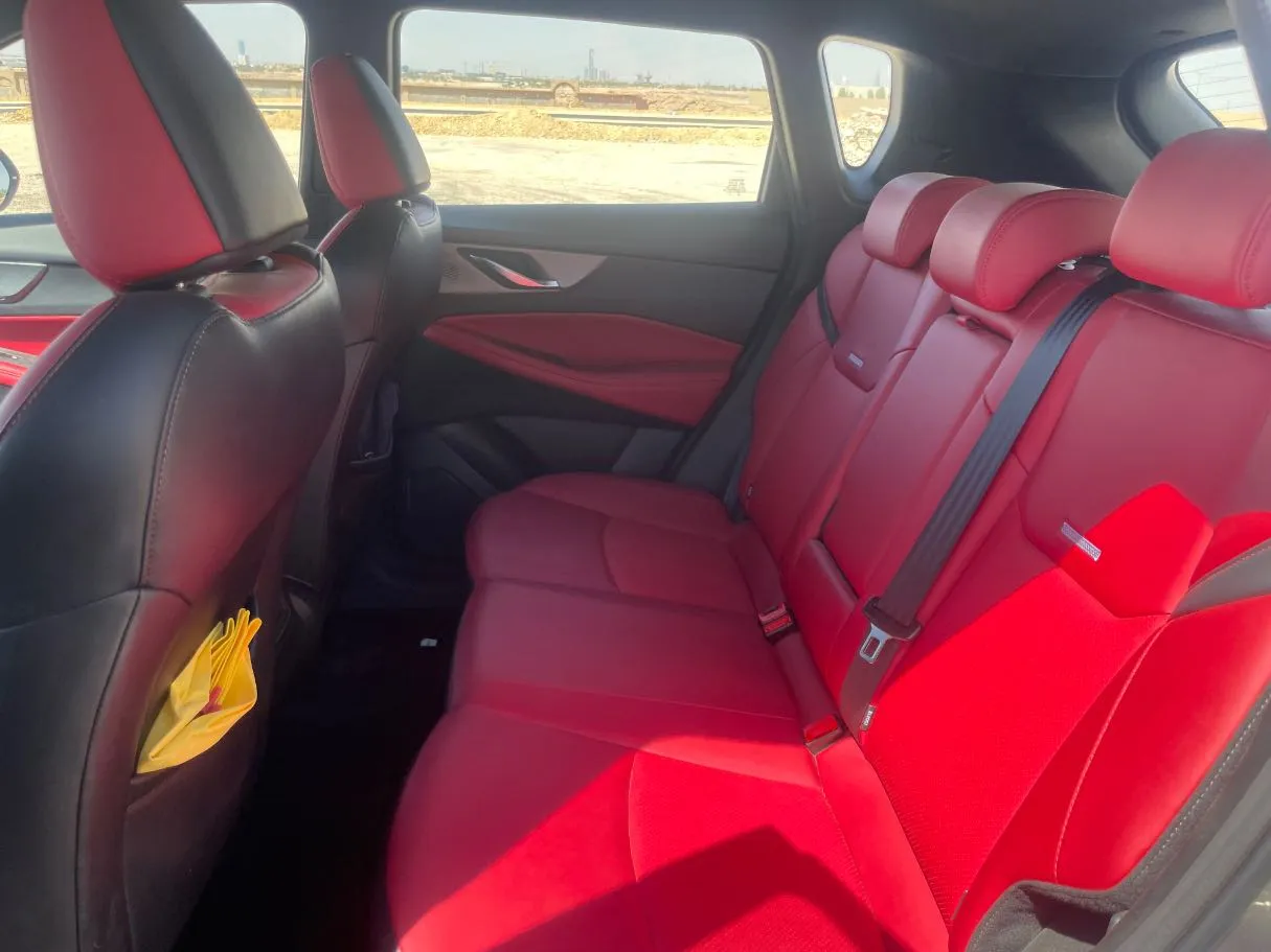 Car image 16