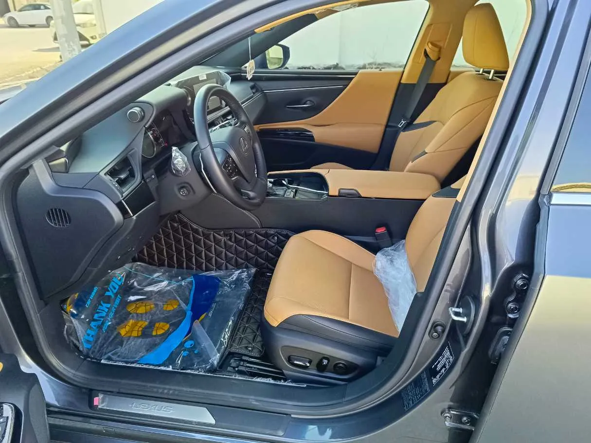 Car image 16
