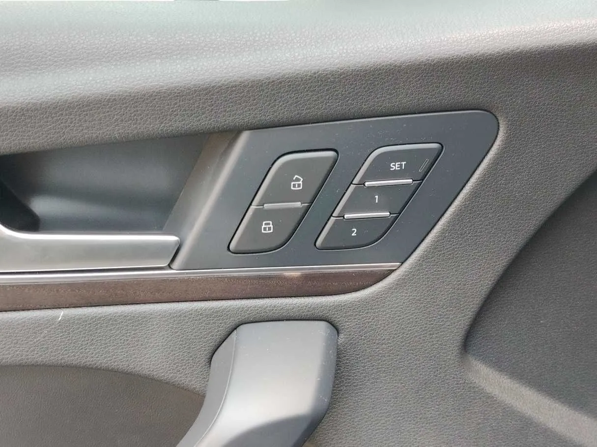 Car image 34
