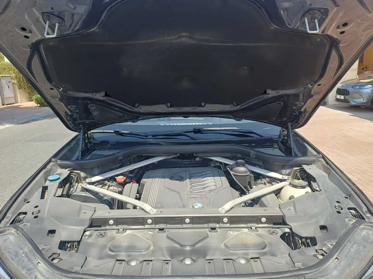 Car image 24