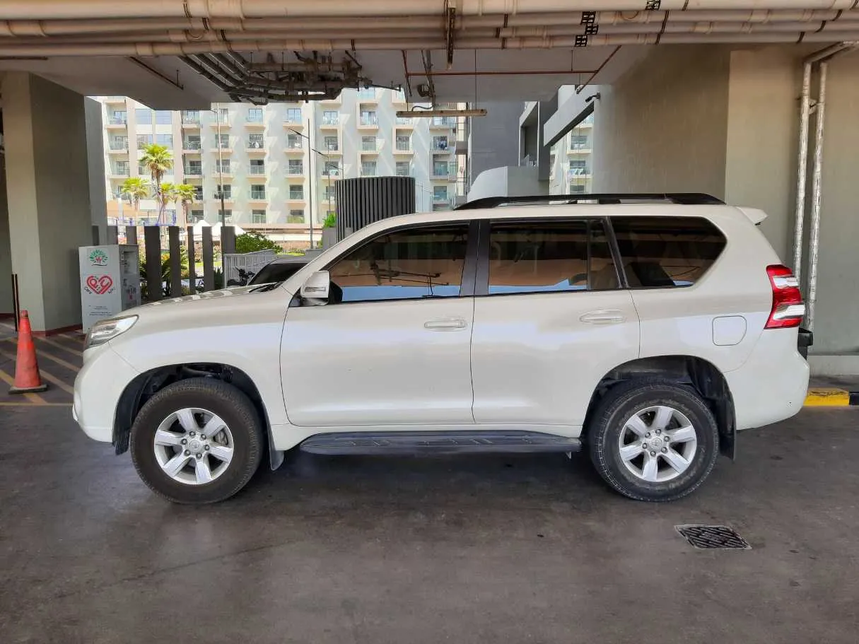 Car image 8