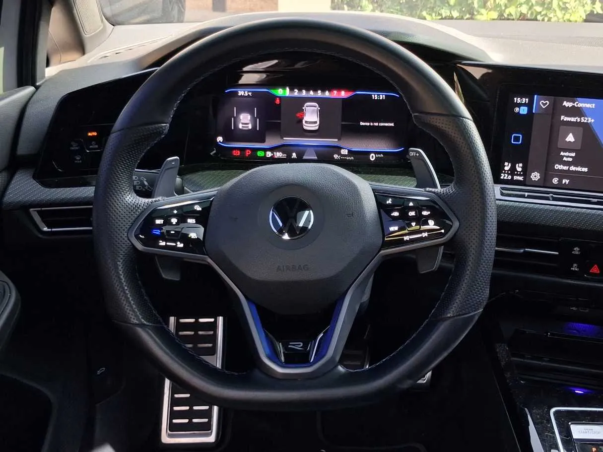 Car image 19