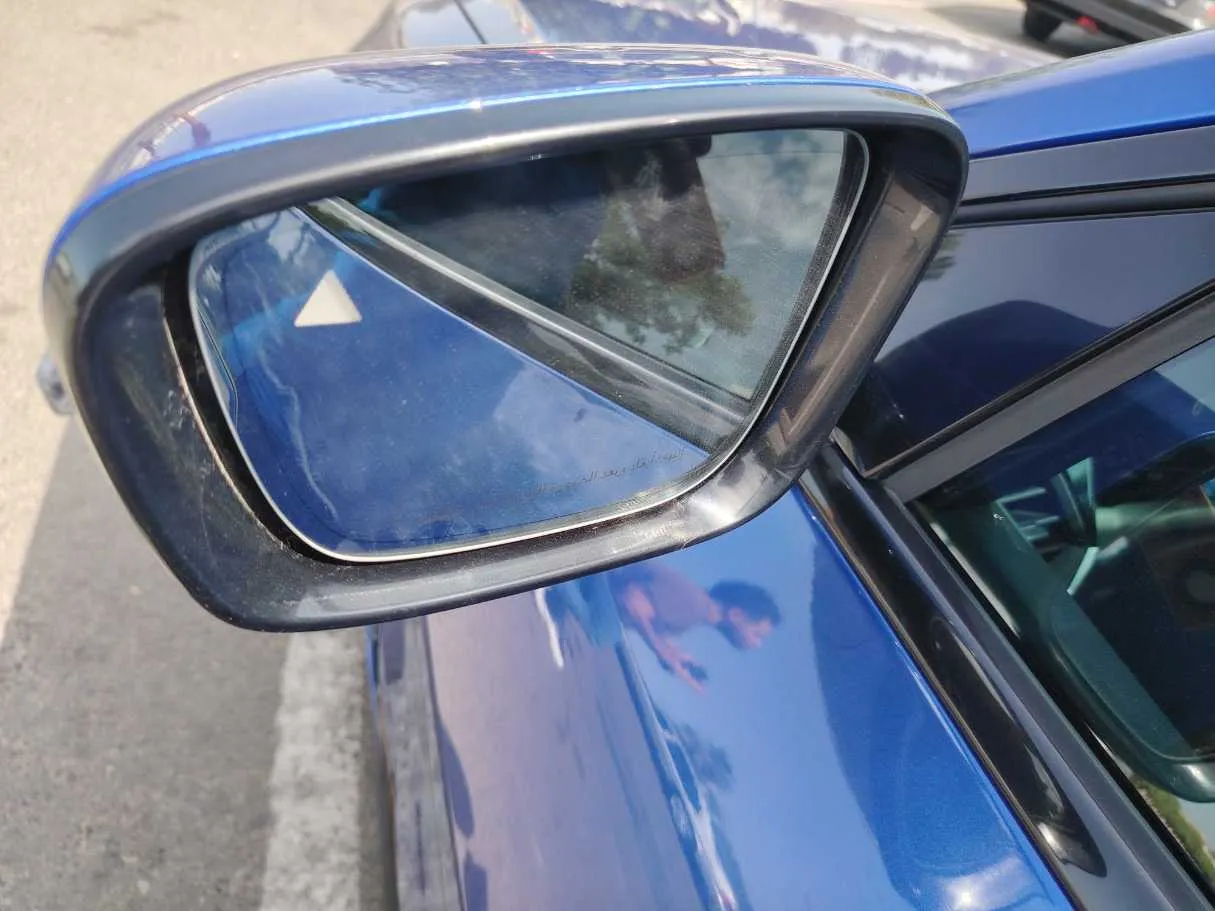 Car image 30