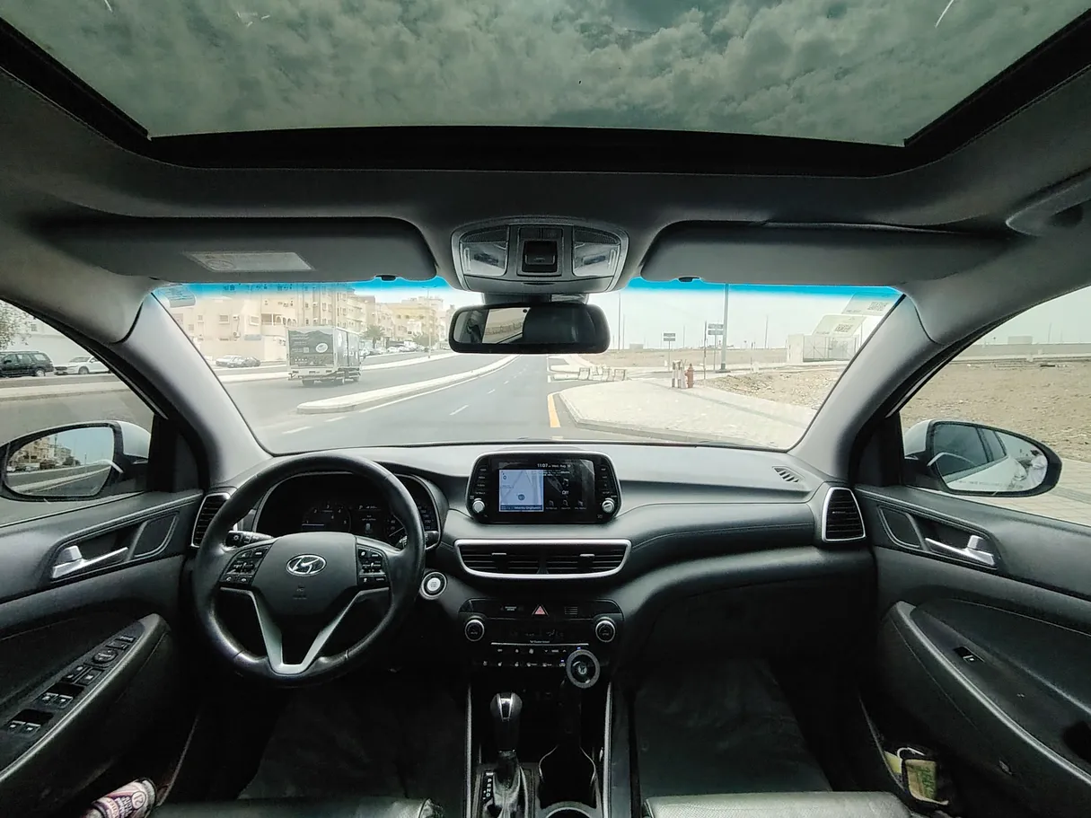 Car image 17