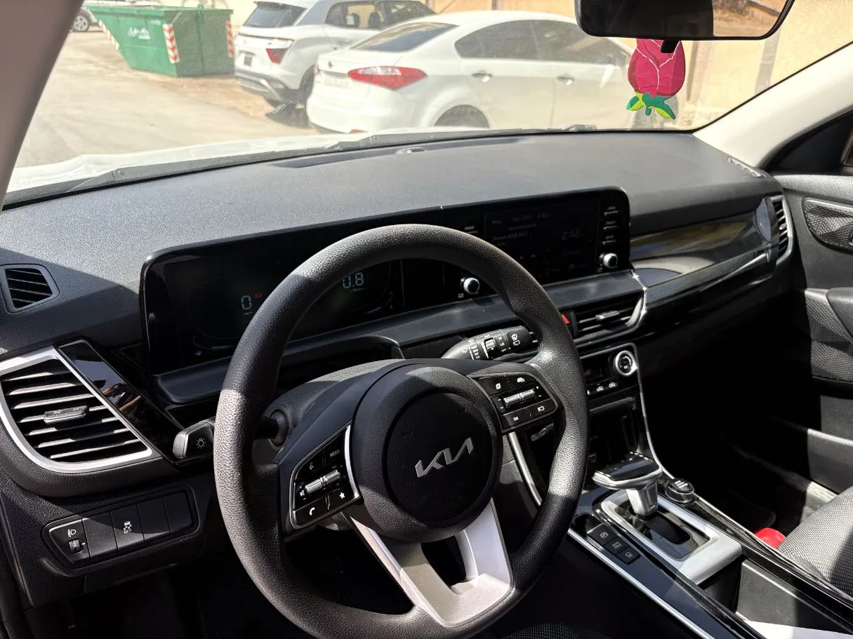 Car image 11