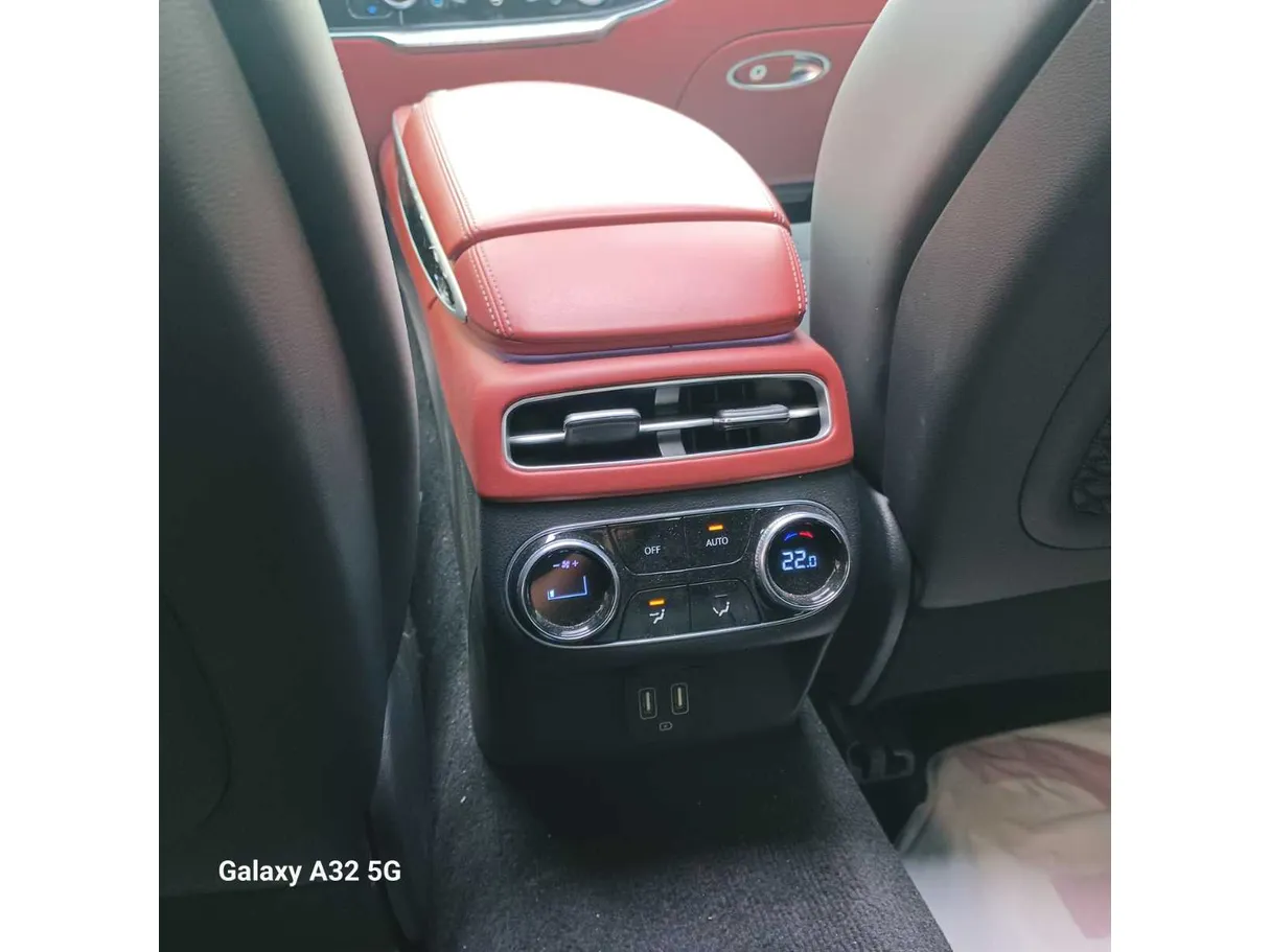 Car image 27