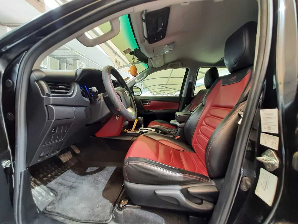 Car image 12