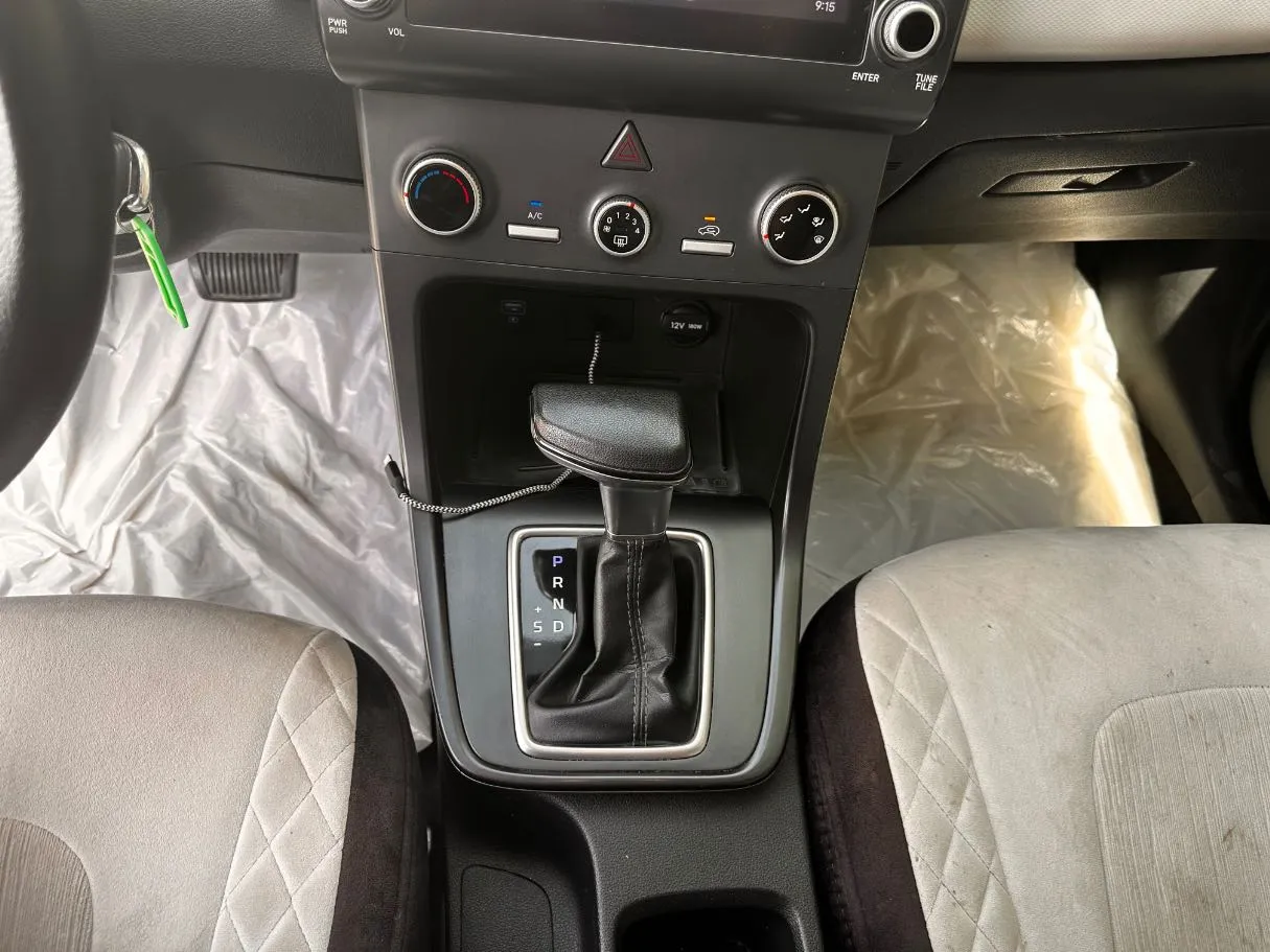 Car image 17