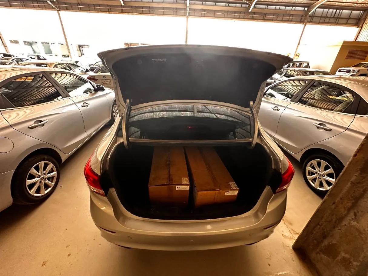 Car image 19