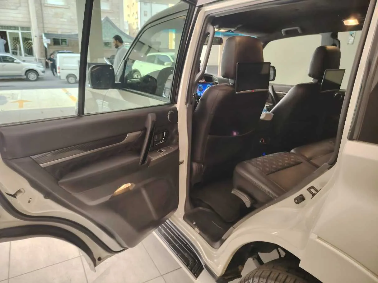 Car image 18