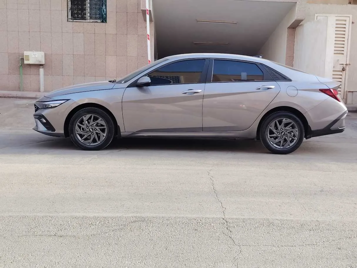 Car image 8