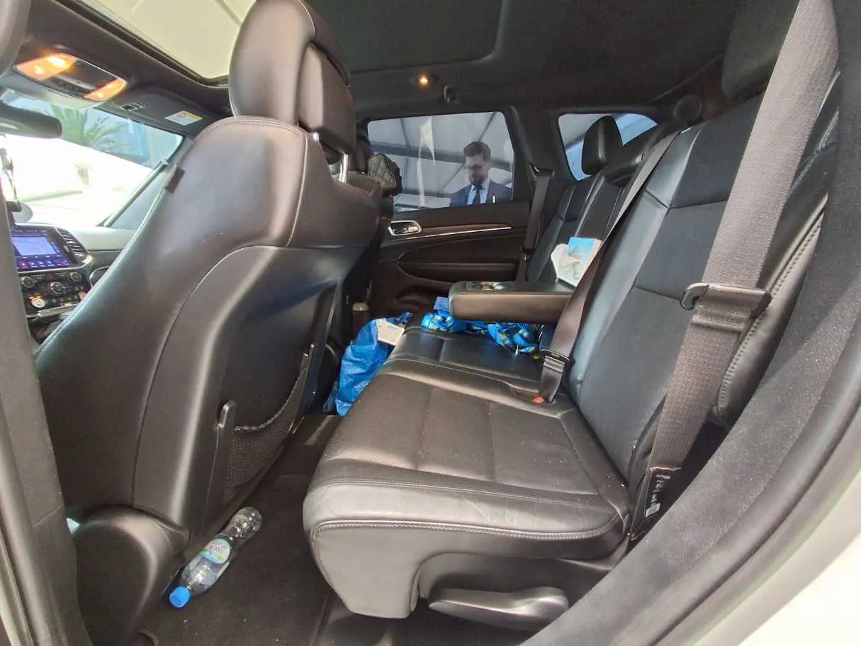 Car image 9