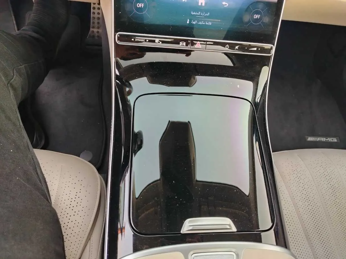 Car image 24